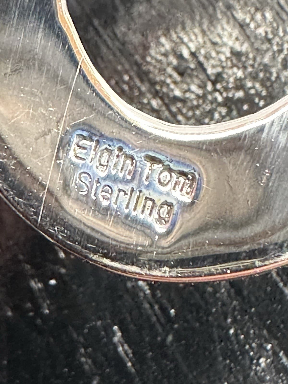 Hallmark of Elgin Tom, reading El Tom