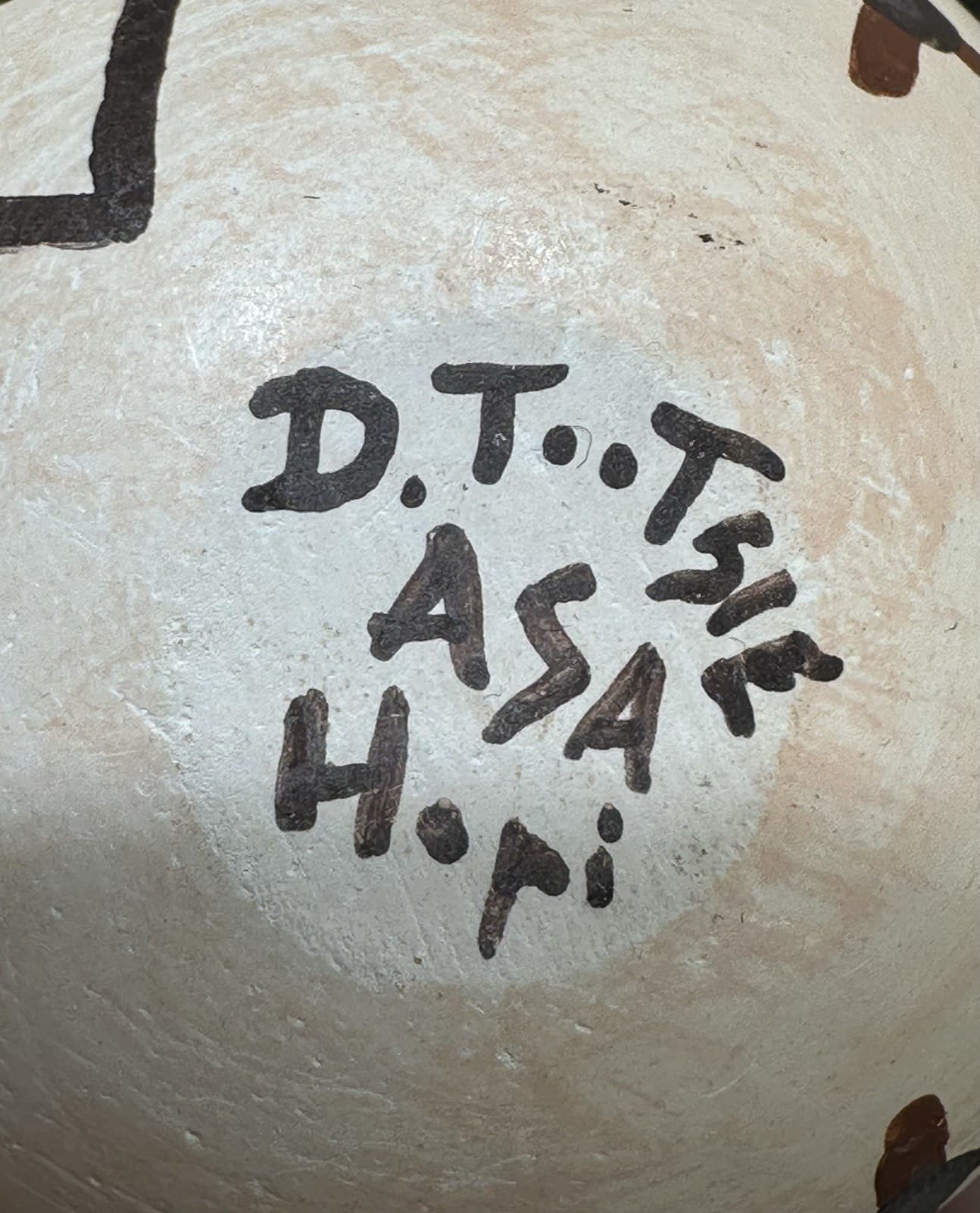 Pottery signature of Delaine Tootsie, reading D.T. Tsie, Hopi